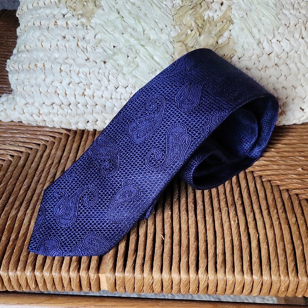 Haines & Bonner of London all silk, handmade neck tie, navy blue, paisley design